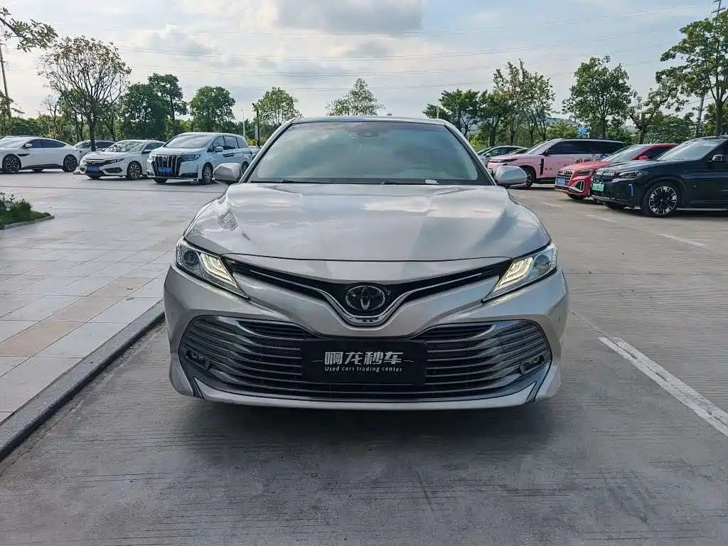 Toyota Camry 2019 — фото 2