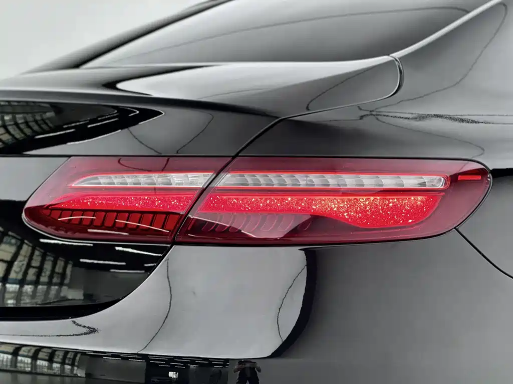 Mercedes-Benz E-Class 2017 — фото 15