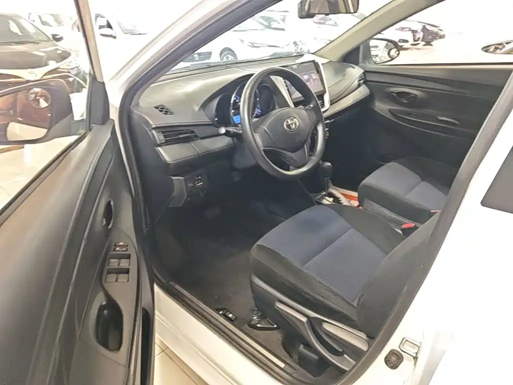 Toyota Yaris L 2019 — фото 16