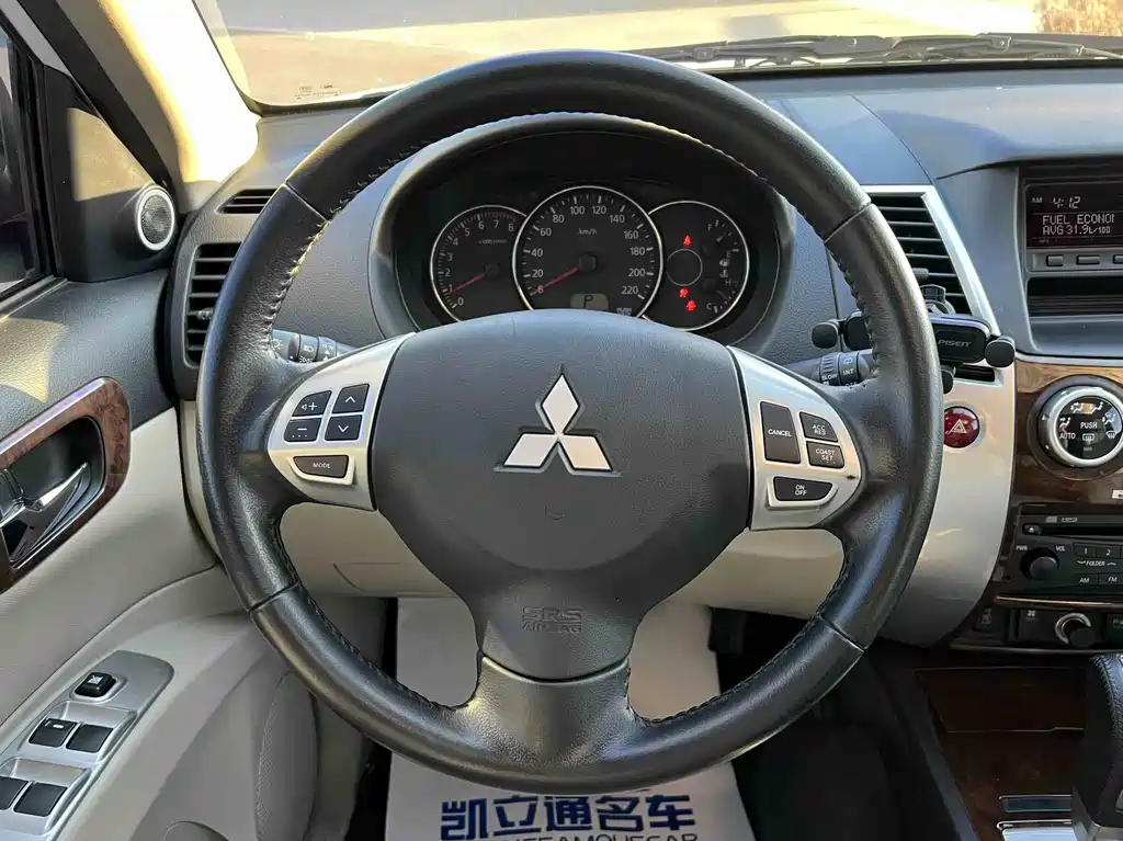 Mitsubishi Pajero Sport 2015 — фото 12