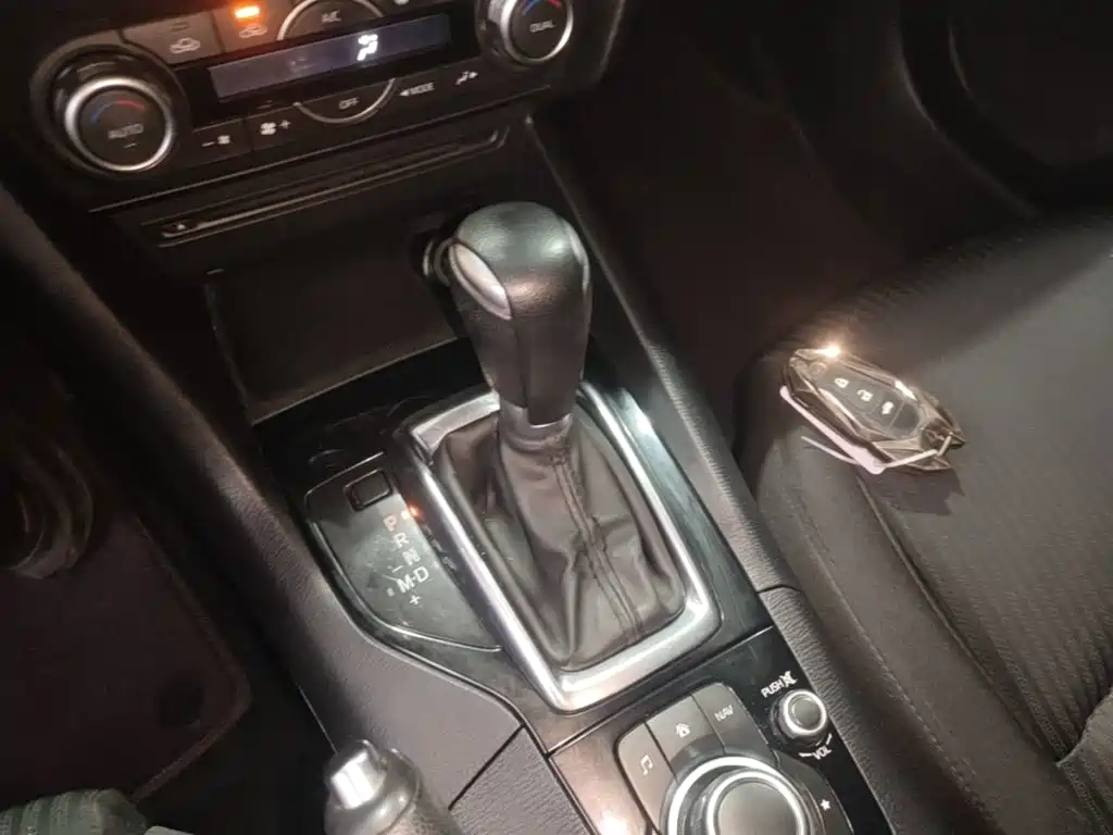 Mazda 3 Axela 2016 — фото 10