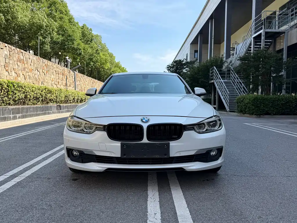 BMW 3 Series 2018 — фото 2