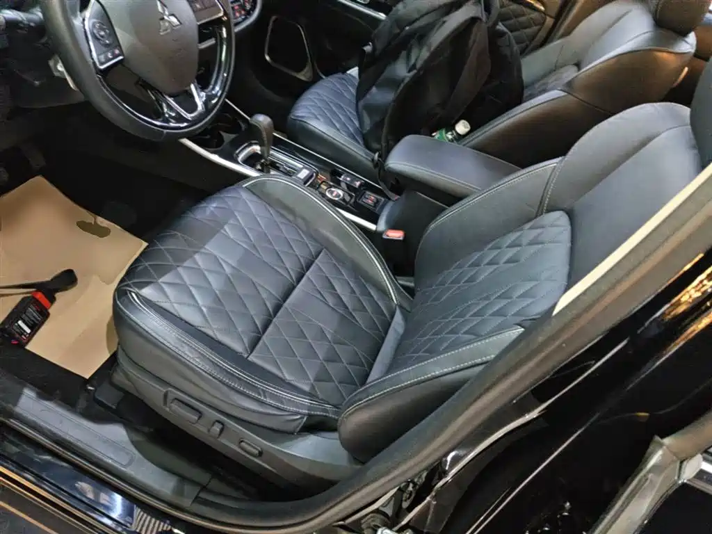 Mitsubishi Outlander 2021 — фото 15