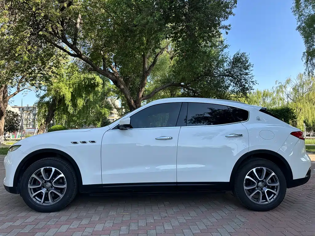 Maserati Levante 2017 — фото 8