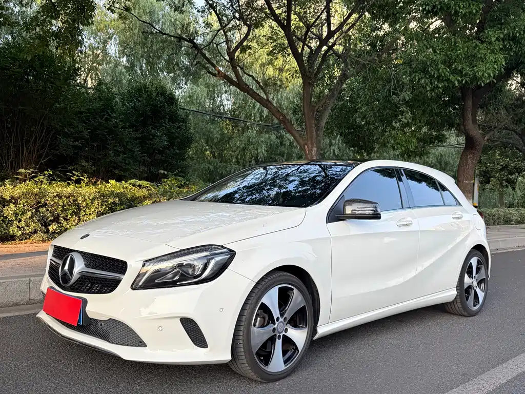 Mercedes-Benz A-Class 2017 — фото 1