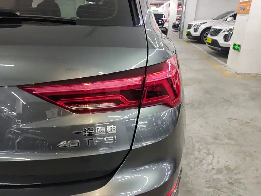 Audi Q3 2019 — фото 8