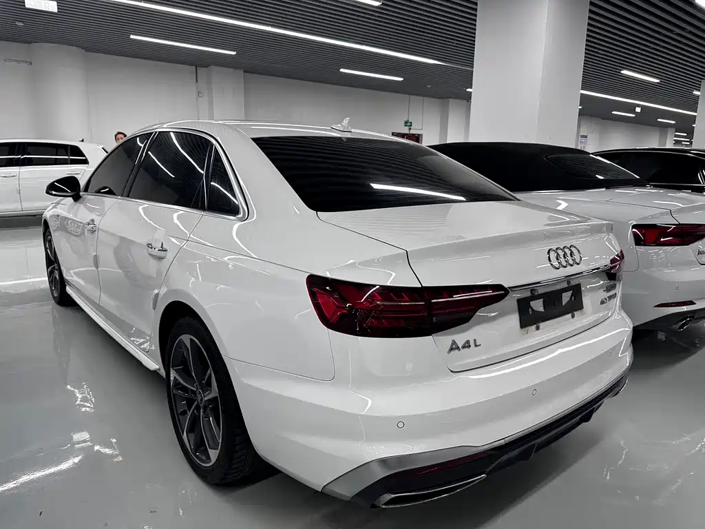 Audi A4L 2023 — фото 14