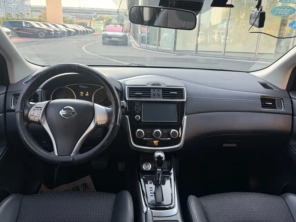 Nissan Tiida 2017 — фото 4