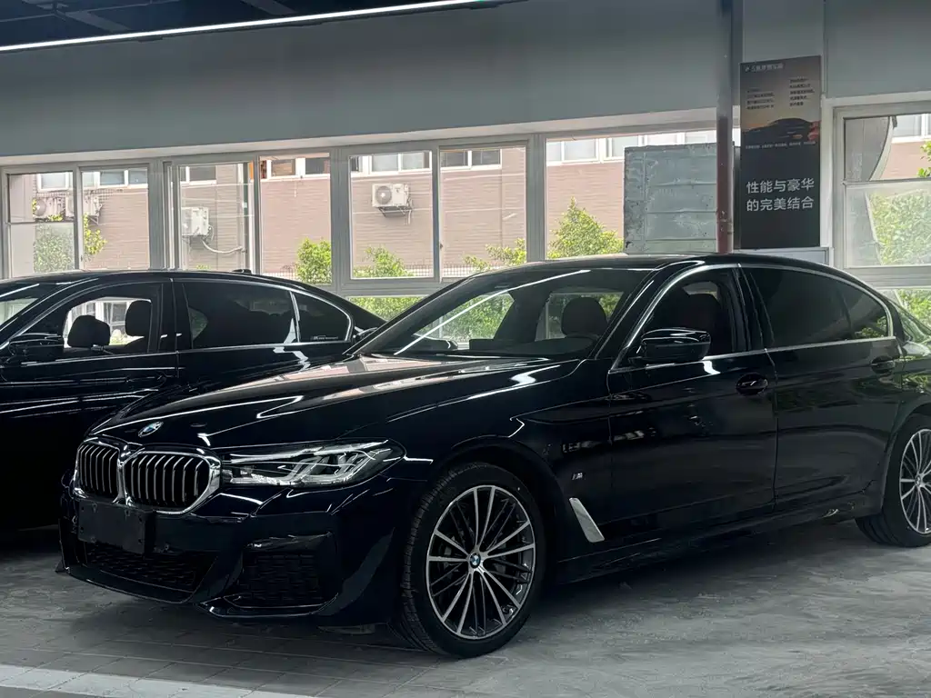 BMW 5 Series 2021 — фото 1