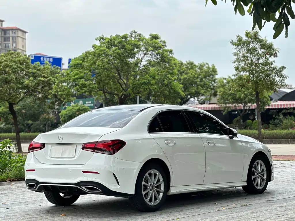 Mercedes-Benz A-Class 2019 — фото 12