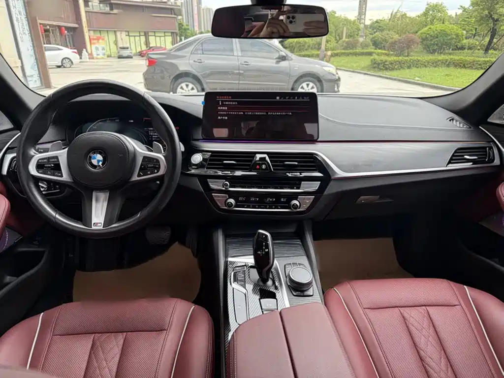 BMW 5 Series 2021 — фото 16