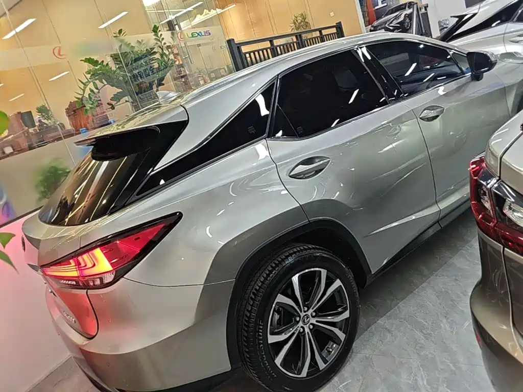 Lexus RX 2021