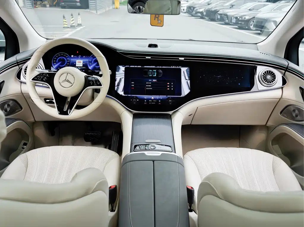Mercedes-Benz EQS SUV 2024 — фото 13