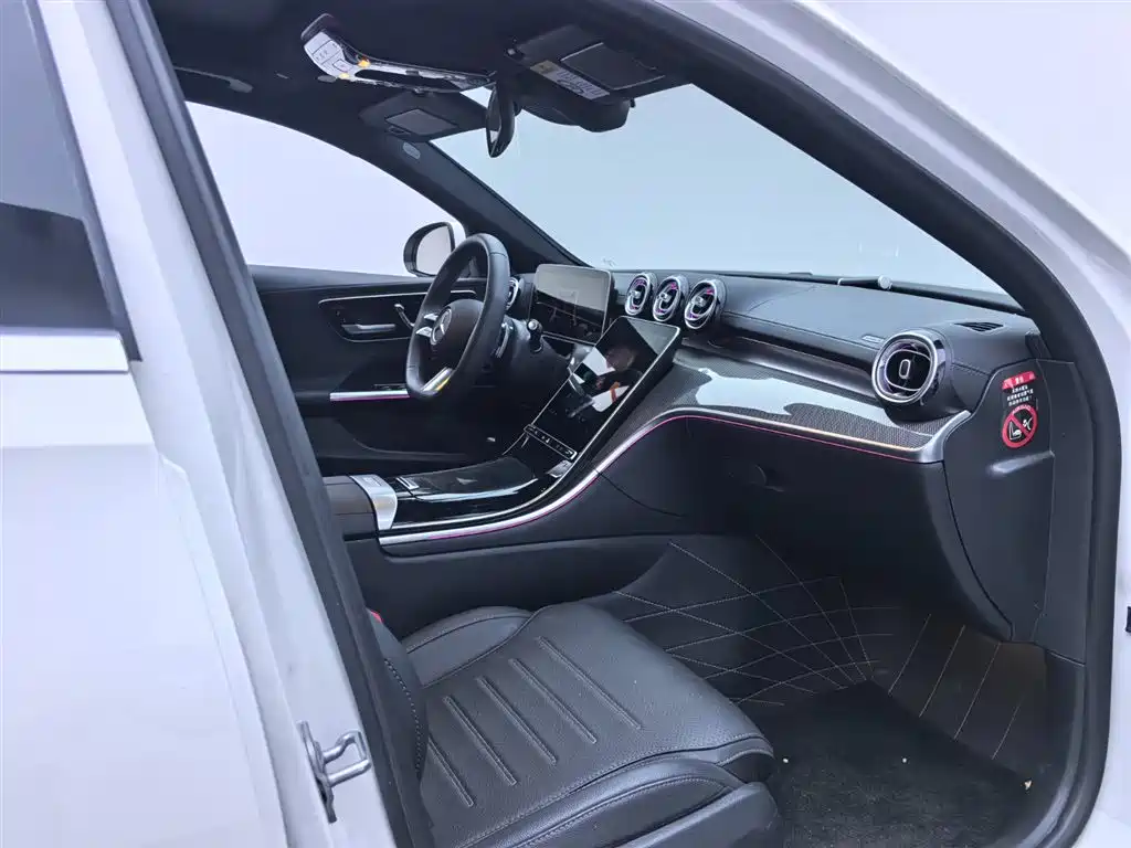 Mercedes-Benz C-Class 2025 — фото 14