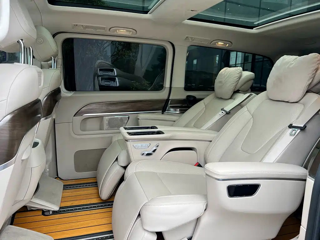 Mercedes-Benz V-Class 2022 — фото 3
