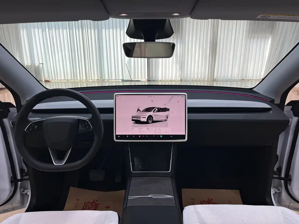 Tesla Model Y 2025 — фото 13