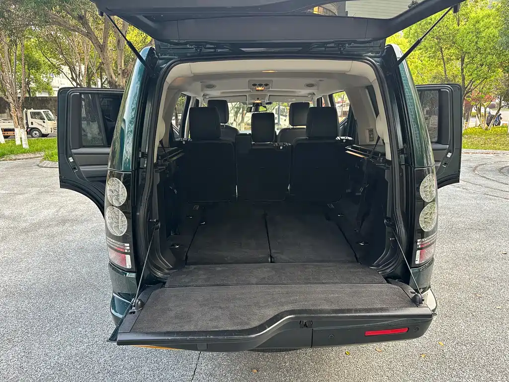 Land Rover Discovery 2015 — фото 11