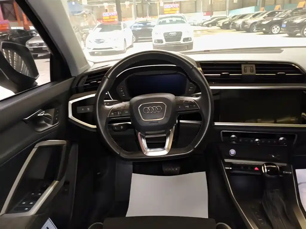 Audi Q3 2019 — фото 11