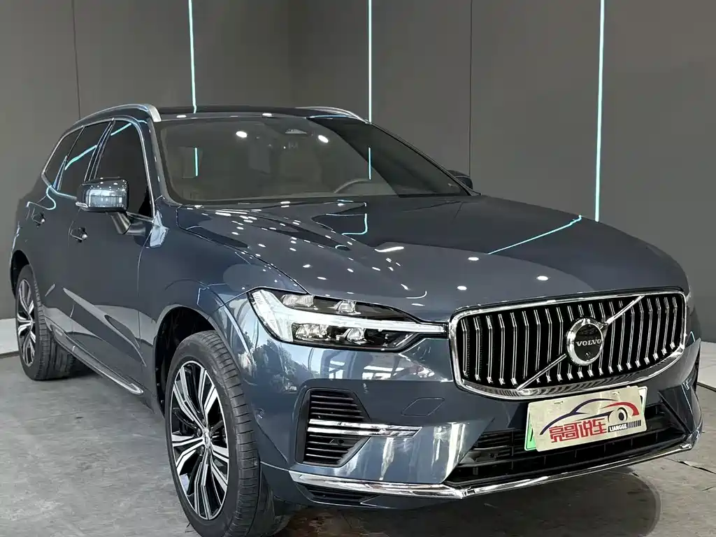 Volvo XC60 Plug-In Hybrid 2023 — фото 3