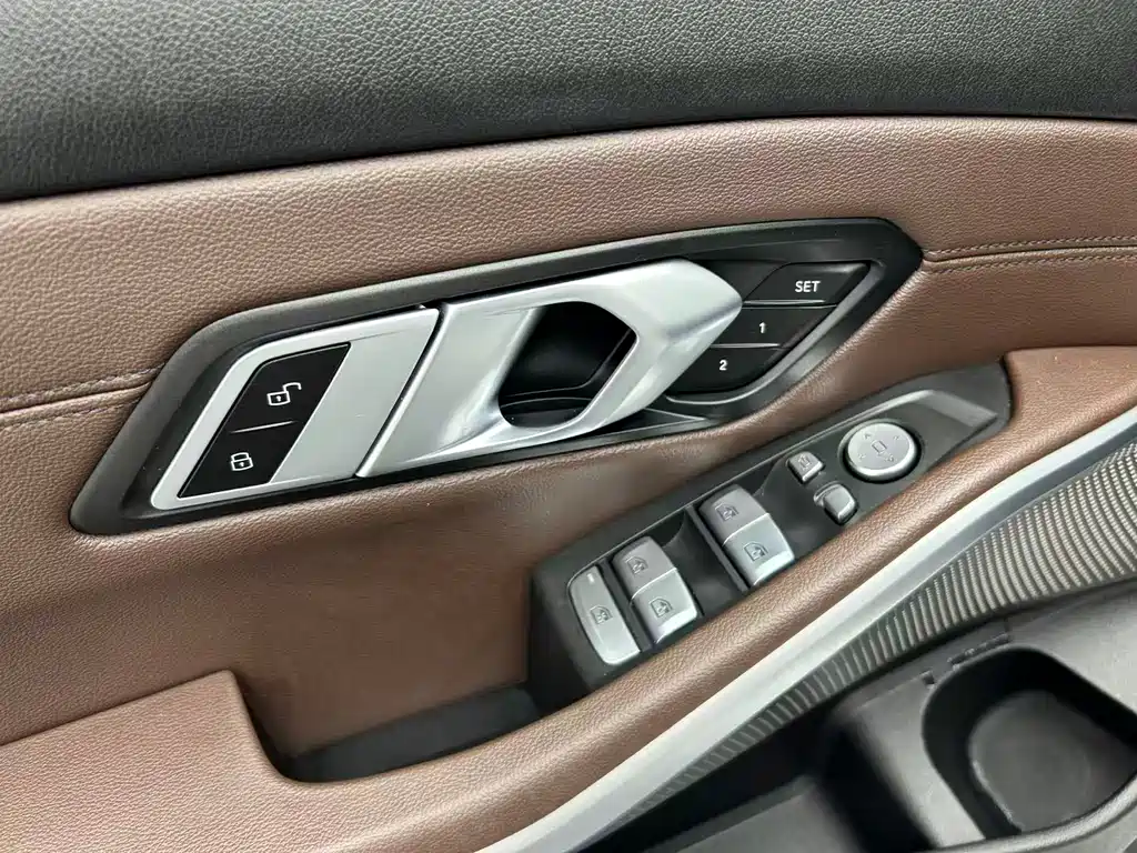 BMW 3 Series 2023 — фото 10