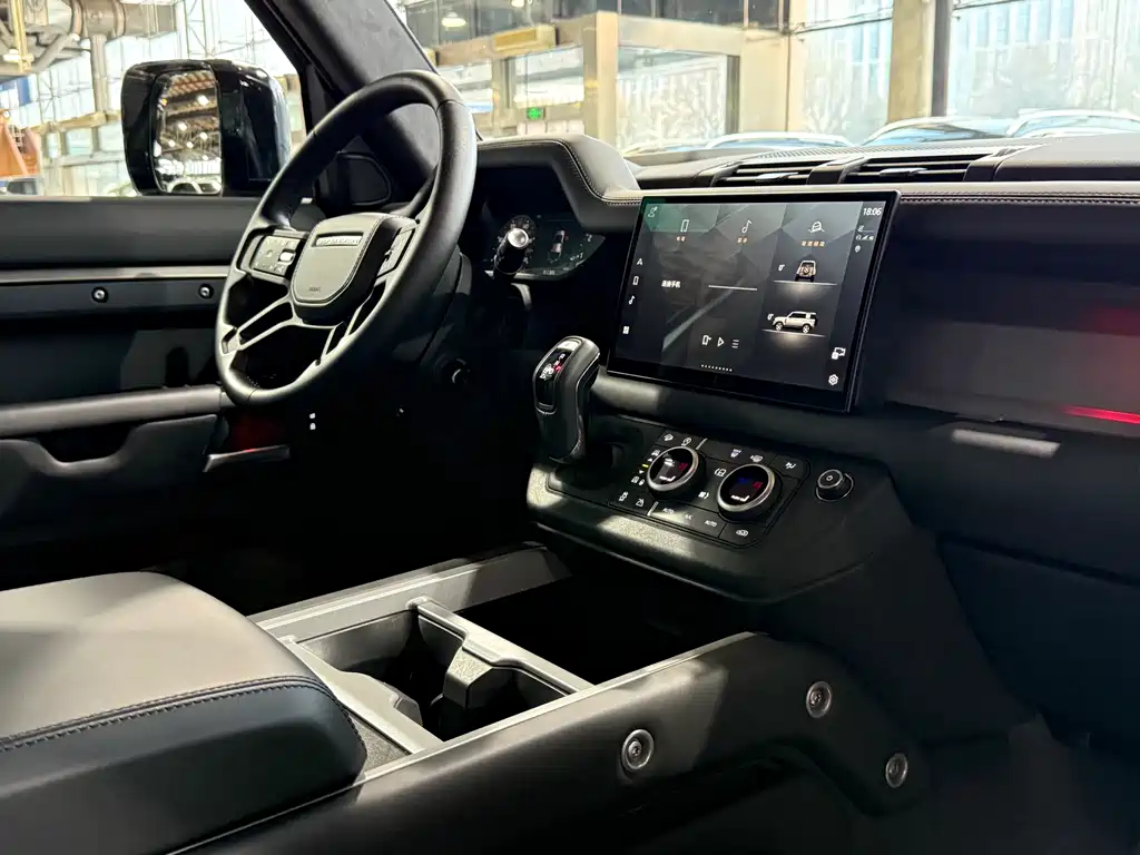 Land Rover Defender 2024 — фото 9