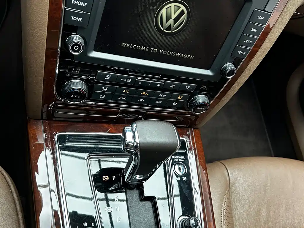 Volkswagen Phaeton 2016 — фото 9