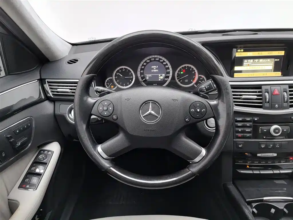 Mercedes-Benz E-Class 2010 — фото 11