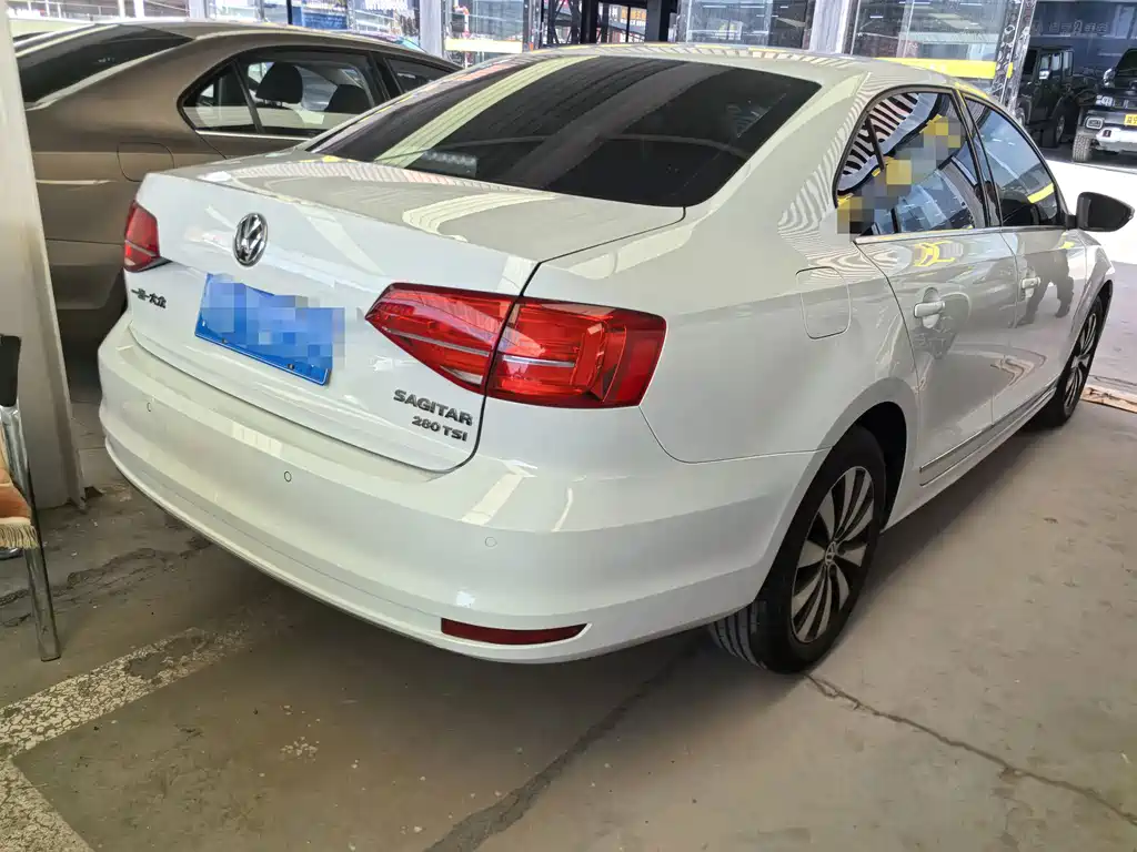 Volkswagen Sagitar 2018