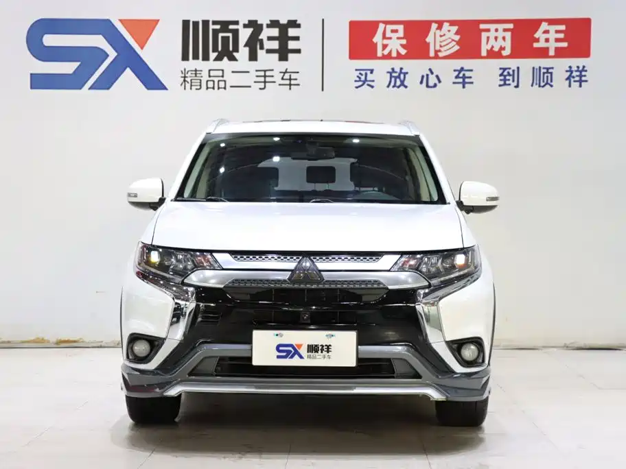 Mitsubishi Outlander 2020 — фото 2