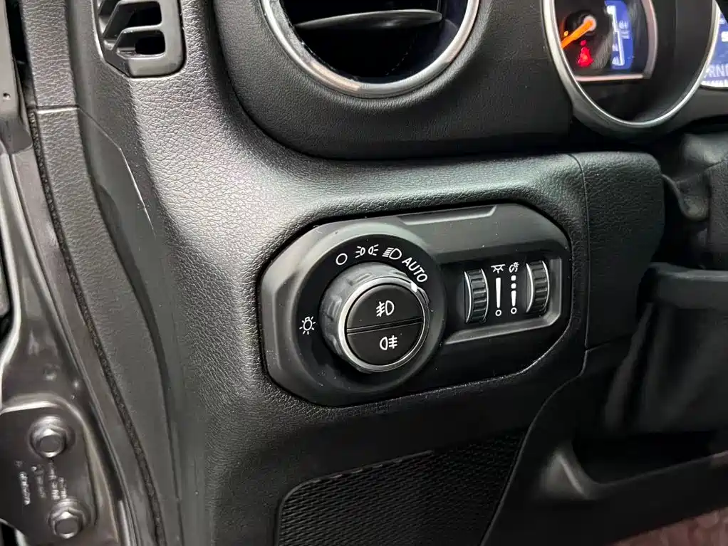 Jeep Wrangler 2021 — фото 6