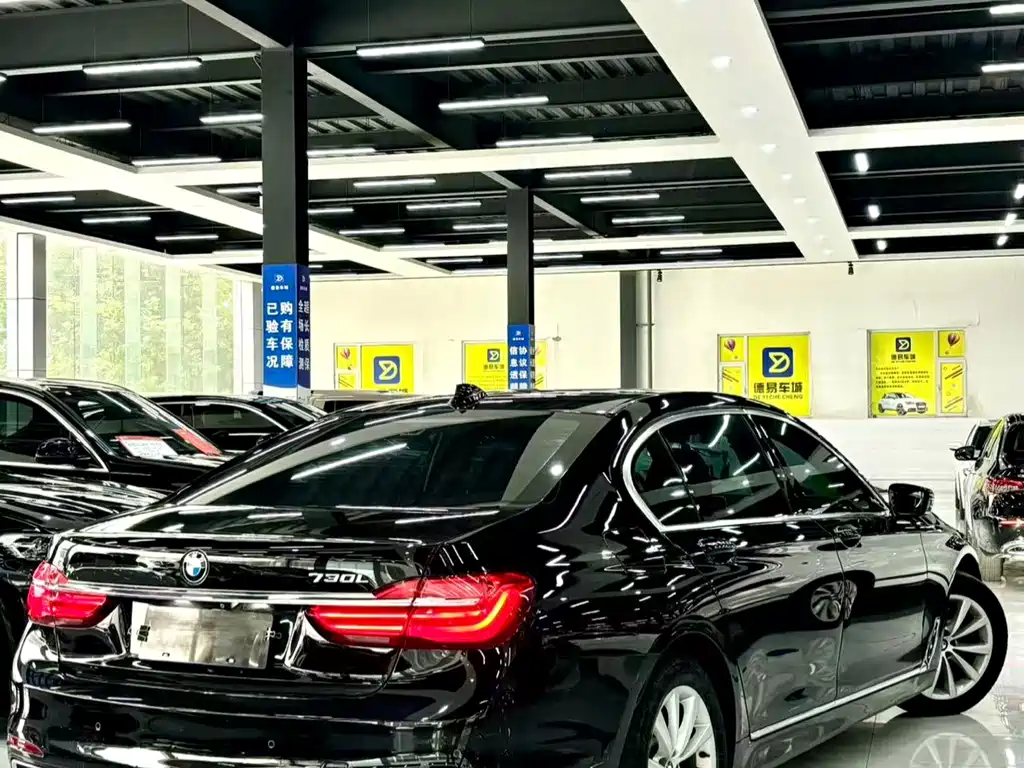 BMW 7 Series 2017 — фото 8
