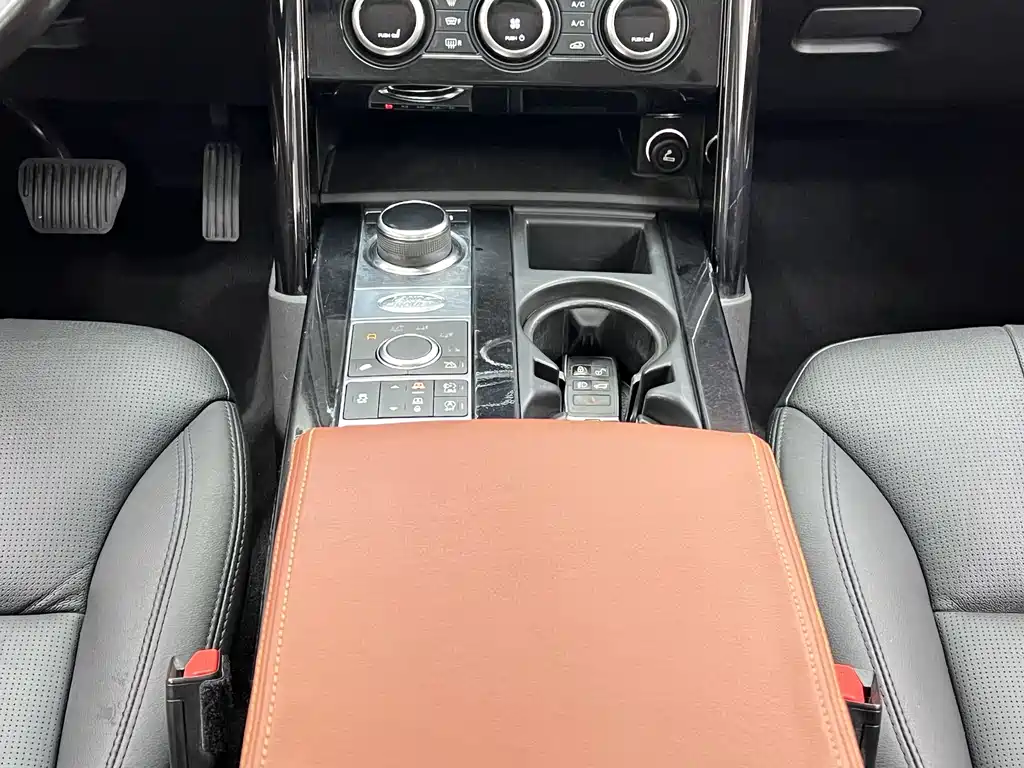 Land Rover Discovery 2018 — фото 25