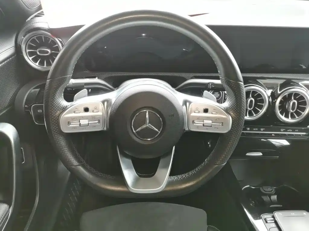 Mercedes-Benz A-Class 2021 — фото 11