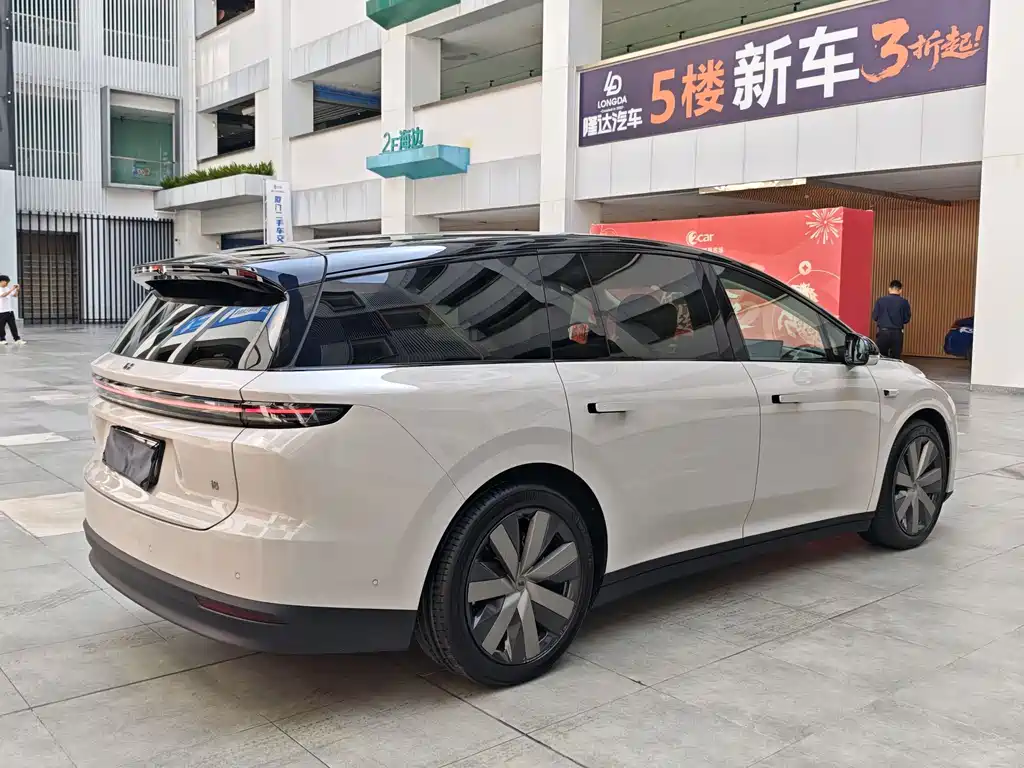 Li Auto i8 2025 — фото 12
