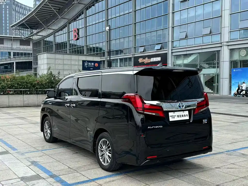 Toyota Alphard 2022 — фото 5