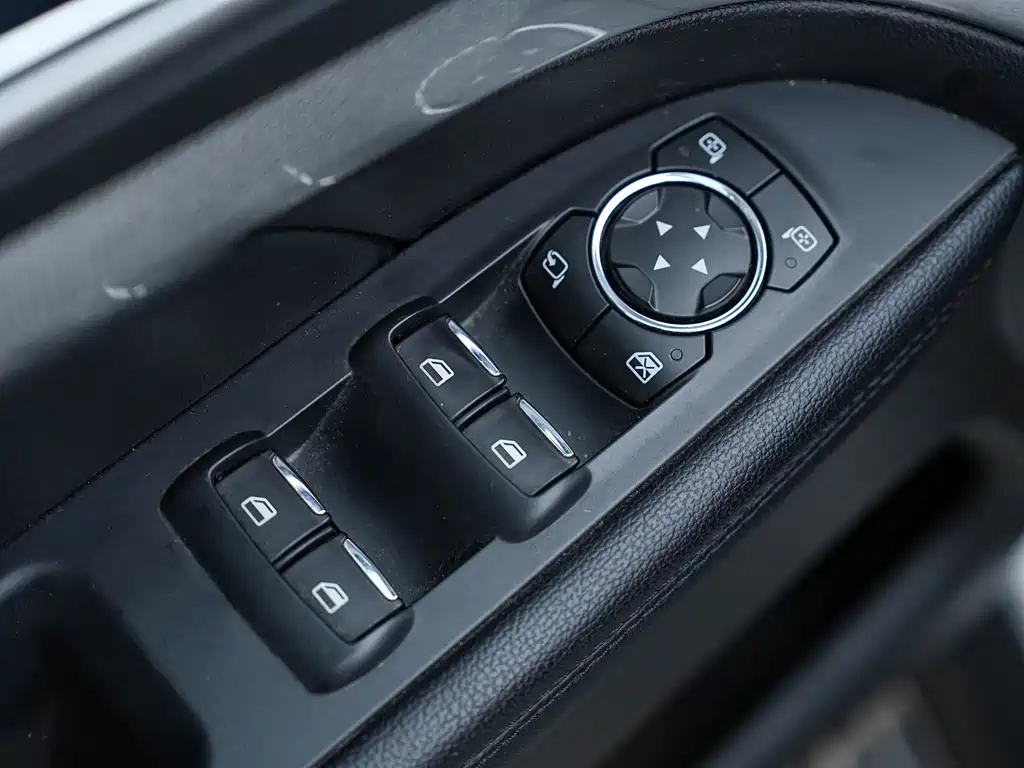 Ford Explorer 2018 — фото 24
