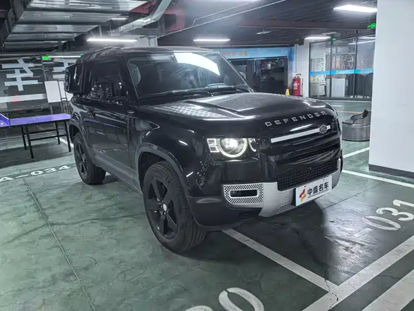 Land Rover Defender 2024