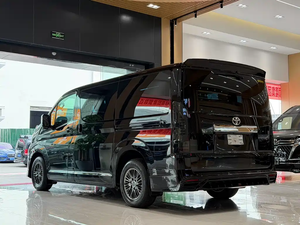 Toyota Hiace 2024 — фото 10
