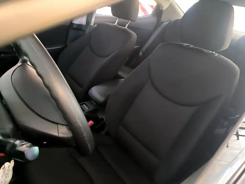 Hyundai Elantra Langdong 2018 — фото 15