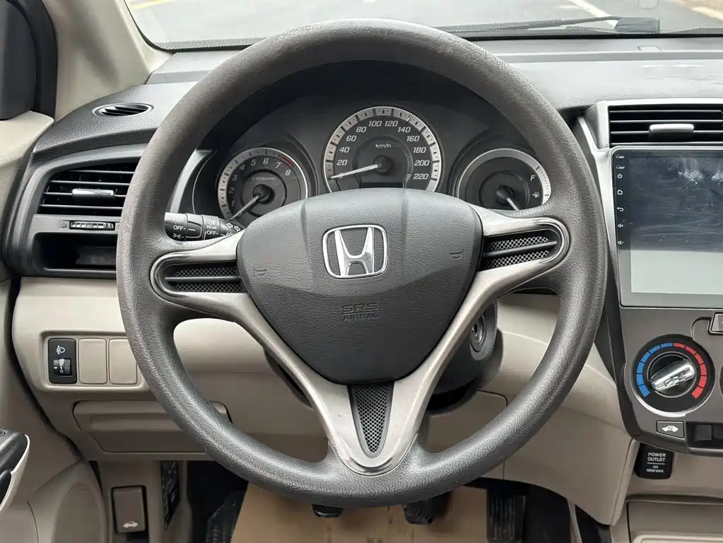 Honda City Classic 2015 — фото 12