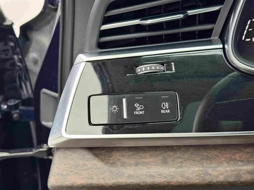 Audi Q7 2021 — фото 18