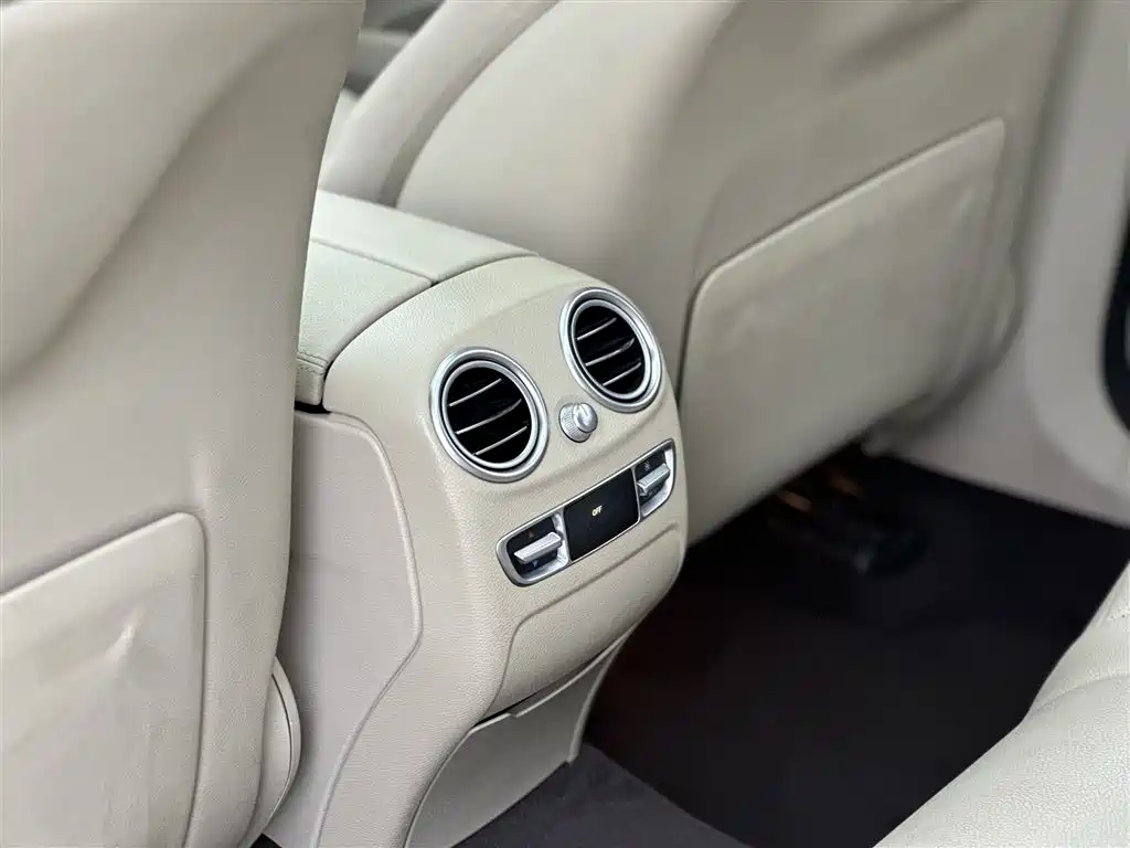Mercedes-Benz GLC 2017 — фото 12