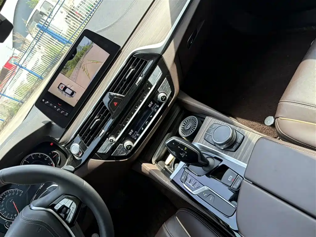 BMW 5 Series 2018 — фото 9