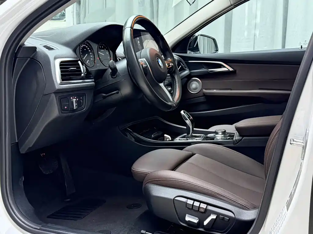 BMW 1 Series 2023 — фото 16