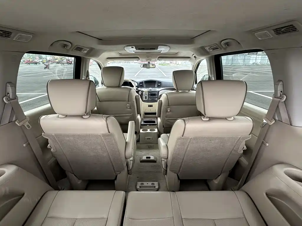 Nissan Quest 2016 — фото 17
