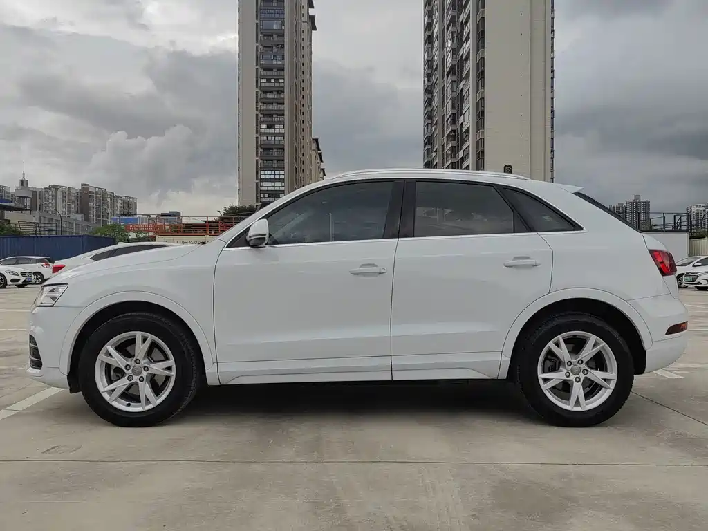 Audi Q3 2017 — фото 11