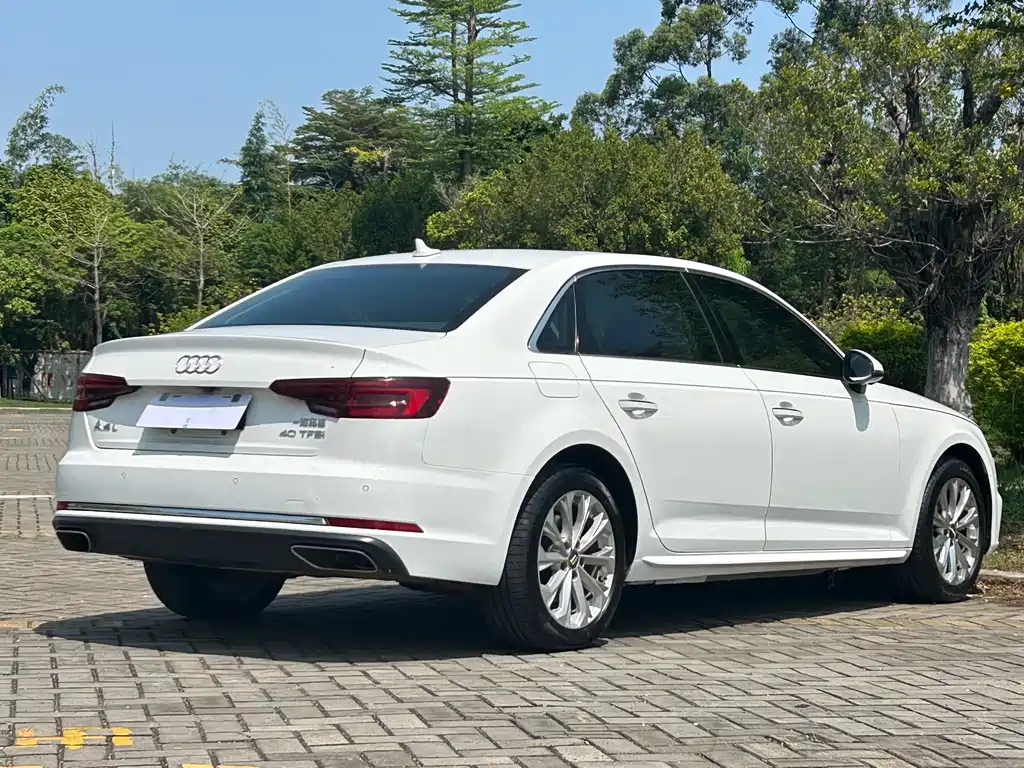 Audi A4L 2020 — фото 9