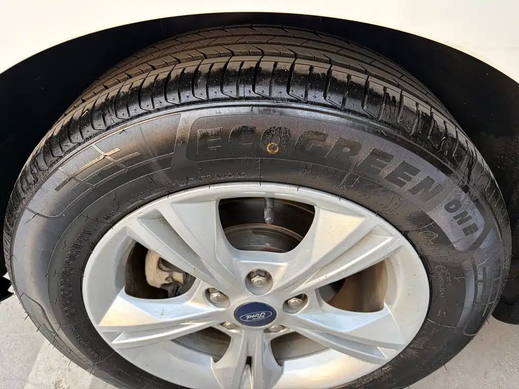 Ford Focus 2016 — фото 15