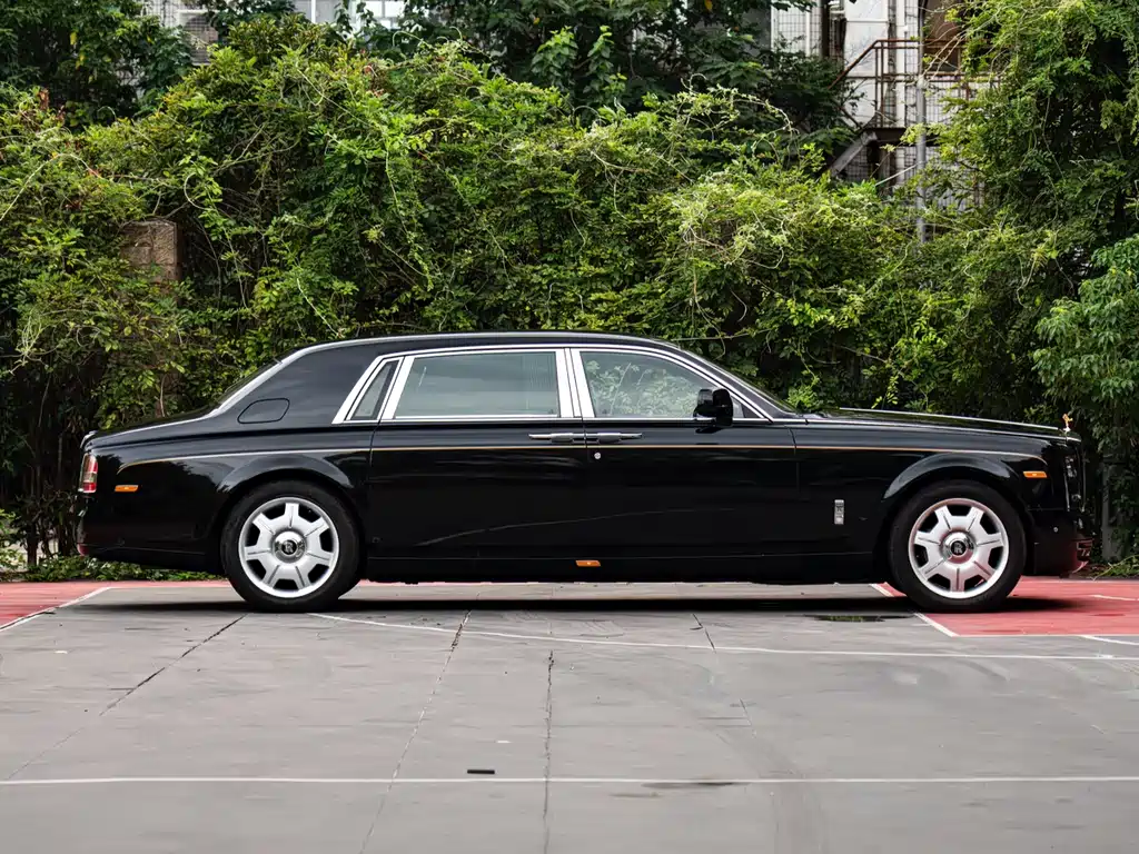 Rolls-Royce Phantom 2016 — фото 8
