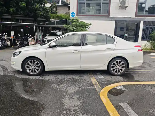 Peugeot 408 2015